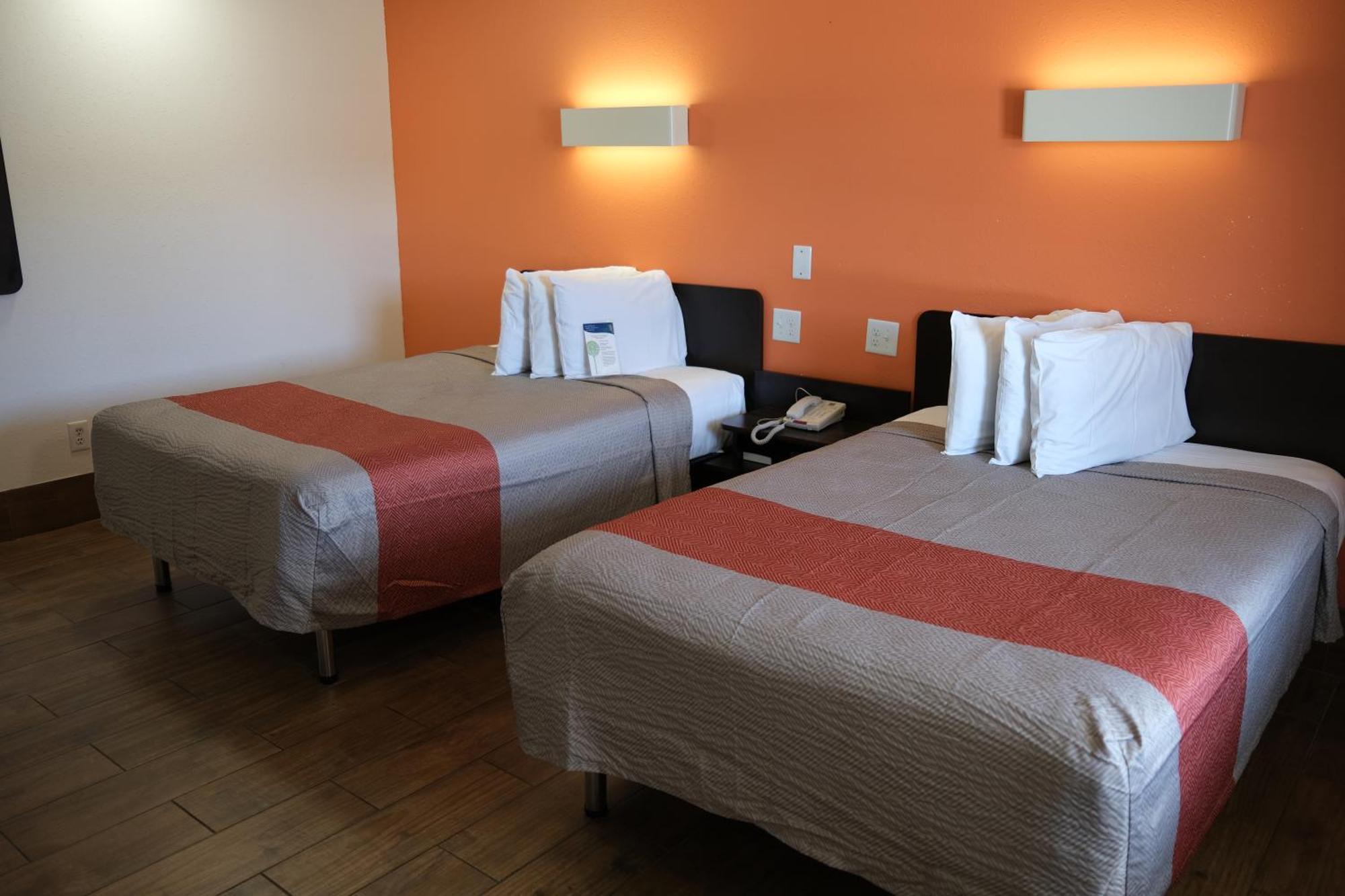 Hotel 6-harrisonburg, Va - South