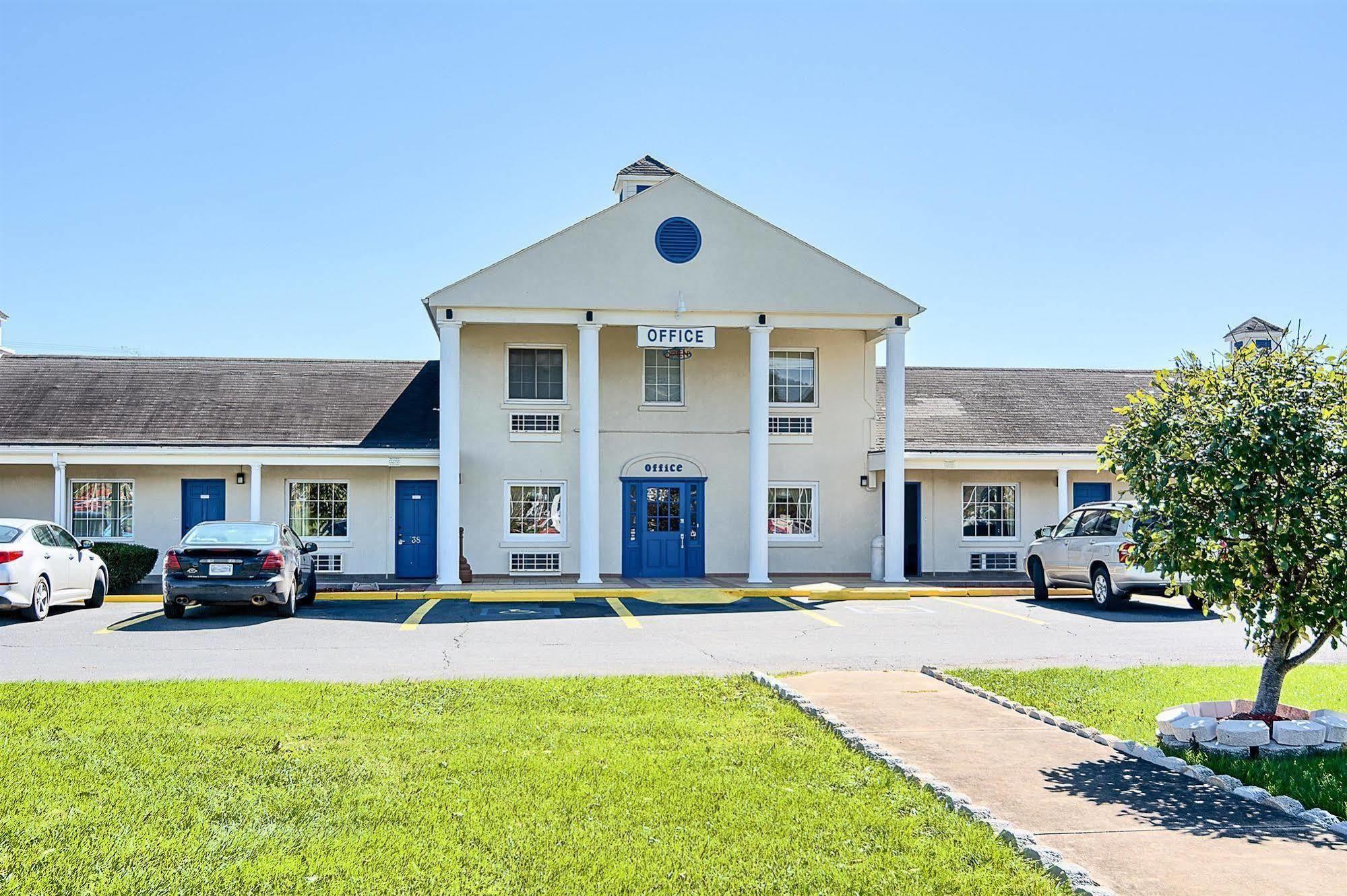 Hotel 6-harrisonburg, Va - South 2*