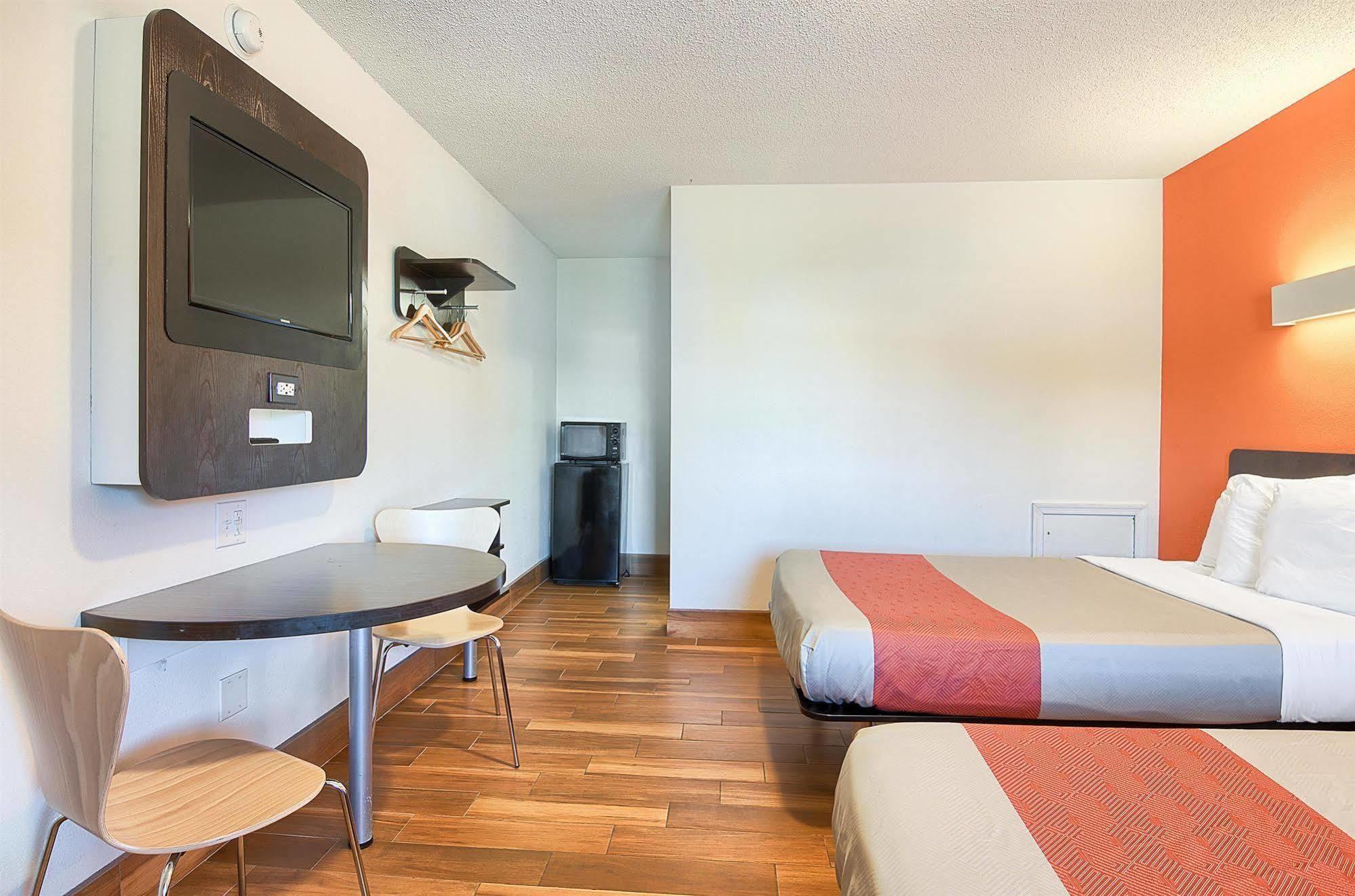 Hotel 6-harrisonburg, Va - South Harrisonburg